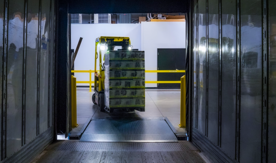 Forklift truck pallet loading