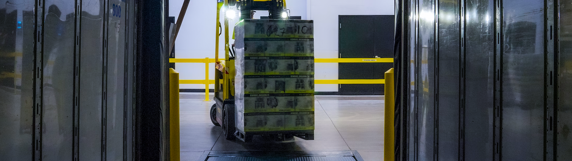 Forklift truck pallet loading